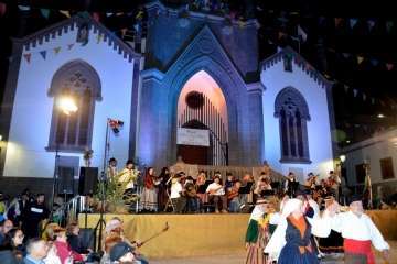 Centro y Anzar, de Telde, en el III Festival Folclórico Herencias (Foto Francisco Javier Santana)